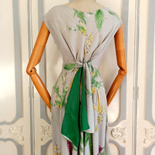 Charger l&#39;image dans la galerie, 1940s - Precious Organic Rayon Gaze Dress - W27 (68cm)
