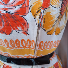 Cargar imagen en el visor de la galería, 1950s - Fabulous Floral Soft Waffle Dress - W28 (72cm)
