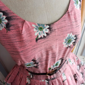 1950s -  Stunning Pink Realistic Floral Cotton Dress - W29 (74cm)
