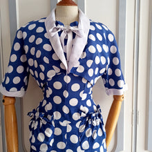 Charger l&#39;image dans la galerie, 1940s - Gorgeous Blue Polkadots Rayon Bolero Dress - W27 (68cm)
