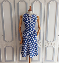Carica l&#39;immagine nel visualizzatore di Gallery, 1940s - Gorgeous Blue Polkadots Rayon Bolero Dress - W27 (68cm)
