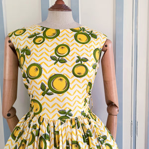 1950s - Gorgeous Novelty Print Fruits Dress - W28 (72cm)