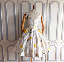 Load image into Gallery viewer, 1950s - Stunning Yellow Rose Print Cotton Dress - W26 (66cm)
