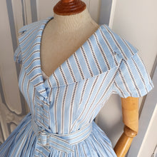 Load image into Gallery viewer, 1950s - Adorable Shawl Collar Belted Cotton Dress - W29 (74cm)
