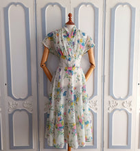 Charger l&#39;image dans la galerie, 1940s - Spectacular Floral Print Sheer/Nylon Dress - W29 (74cm)
