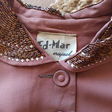 Cargar imagen en el visor de la galería, 1940s - Ed-Mar, USA - Spectacular Beaded Crepe Jacket - W30&quot; (76cm)
