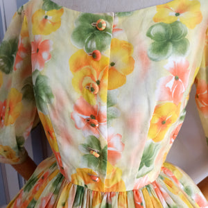 1950s  - Precious Colorful Springtime Smoked Coton Dress - W23 (58cm)
