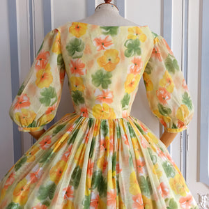 1950s  - Precious Colorful Springtime Smoked Coton Dress - W23 (58cm)