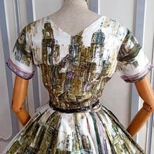 Laden Sie das Bild in den Galerie-Viewer, 1950s - Exquisite Novelty Print Silk Dress - W24.5 (62cm)
