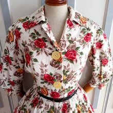 Cargar imagen en el visor de la galería, 1950s - Stunning Realistic Rose Print Crepe Dress - W32 (82cm)
