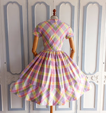 Charger l&#39;image dans la galerie, 1950s - Adorable Colorful Cotton Day Dress - W29 (74cm)
