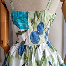 Laden Sie das Bild in den Galerie-Viewer, 1950s 1960s - Riwa Model - Fabulous Tulip Print Cotton Day Dress - W28 (70cm)
