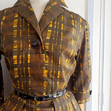 Laden Sie das Bild in den Galerie-Viewer, 1950s 1960s - Gorgeous Soft Cotton Abstract Dress - W29 (74cm)
