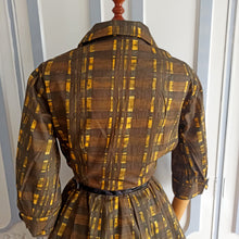 Laden Sie das Bild in den Galerie-Viewer, 1950s 1960s - Gorgeous Soft Cotton Abstract Dress - W29 (74cm)
