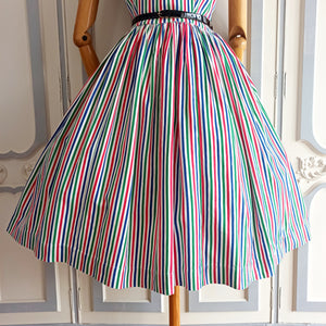 1950s - Adorable Colorful Striped Cotton Day Dress - W27 (68cm)