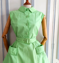 Carica l&#39;immagine nel visualizzatore di Gallery, 1950s 1960s - Marie Bonheur, Paris - Adorable Apple Green Dress - W27 (68cm)
