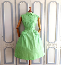 Cargar imagen en el visor de la galería, 1950s 1960s - Marie Bonheur, Paris - Adorable Apple Green Dress - W27 (68cm)
