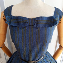 Laden Sie das Bild in den Galerie-Viewer, 1950s 1960s - Elle Erre, Italy - Beautiful Striped Cotton Dress - W27 (68cm)
