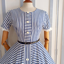 Cargar imagen en el visor de la galería, 1950s - Adorable Navy White Stripes Barkcloth Dress - W26 (66cm)
