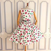 Load image into Gallery viewer, 1950s - Gorgeous Rose Print Cotton Thread Dress - W26 (66cm)

