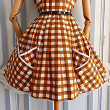 Cargar imagen en el visor de la galería, 1950s 1960s - Adorable Brown Big Checked Pockets Dress - W27 (68cm)
