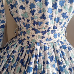 1950s - Stunning Blue Leaves Cotton Dress - W26 (66cm)