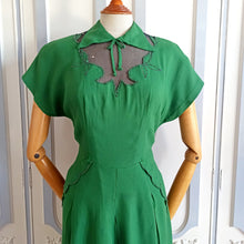 Charger l&#39;image dans la galerie, 1930s 1940s - Stunning Green Gabardine Wool Dress - W32 (82cm)
