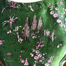 Laden Sie das Bild in den Galerie-Viewer, 1950s - Exquisite Wild Silk Landscape Novelty Print Dress - W31 (78cm)
