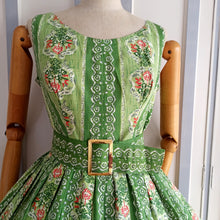 Load image into Gallery viewer, 1950s 1960s - Adorable Green Floral Cotton Dress - W31.5 (80cm)
