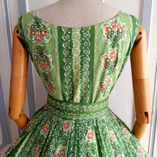 Load image into Gallery viewer, 1950s 1960s - Adorable Green Floral Cotton Dress - W31.5 (80cm)
