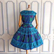 Load image into Gallery viewer, 1950s - Fabulous Novelty Print Silky Cotton Dress - W31 (78cm)
