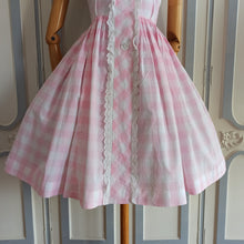 Cargar imagen en el visor de la galería, 1950s  1960s - Adorable Pink Plaid Cotton Lace Dress - W27 (68cm)
