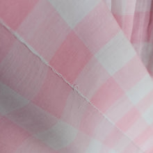 Laden Sie das Bild in den Galerie-Viewer, 1950s  1960s - Adorable Pink Plaid Cotton Lace Dress - W27 (68cm)
