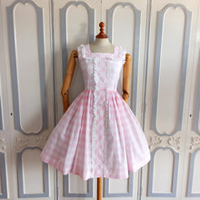 Charger l&#39;image dans la galerie, 1950s  1960s - Adorable Pink Plaid Cotton Lace Dress - W27 (68cm)
