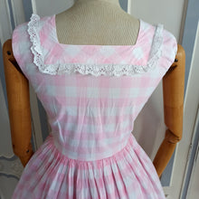 Load image into Gallery viewer, 1950s  1960s - Adorable Pink Plaid Cotton Lace Dress - W27 (68cm)
