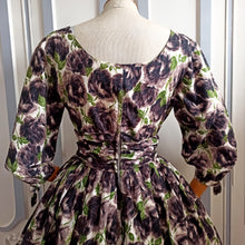 Cargar imagen en el visor de la galería, 1950s - Spectacular Floral Cotton Dress - W29 (74cm)
