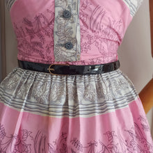 Laden Sie das Bild in den Galerie-Viewer, 1950s 1960s - Horrockses, UK - Stunning Pink Bolero Dress - W25 (64cm)
