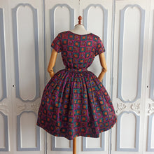Charger l&#39;image dans la galerie, 1950s 1960s - ASTOR, France - Stunning Colors Abstrack Silk Dress - W27.5 (70cm)
