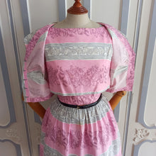 Laden Sie das Bild in den Galerie-Viewer, 1950s 1960s - Horrockses, UK - Stunning Pink Bolero Dress - W25 (64cm)
