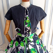 Laden Sie das Bild in den Galerie-Viewer, 1950s 1960s - Stunning Green Floral Abstact Bolero + Dress - W24/25 (64/66cm)
