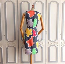 Charger l&#39;image dans la galerie, 1960s - Stunning Primary Colors Abstract Wiggle Dress - W26/27 (66/68cm)
