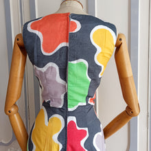Charger l&#39;image dans la galerie, 1960s - Stunning Primary Colors Abstract Wiggle Dress - W26/27 (66/68cm)
