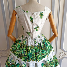Cargar imagen en el visor de la galería, 1950s - Stunning Green Roses Print Silky Cotton Dress - W30 (76cm)
