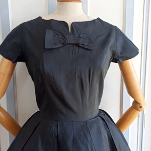 1950s - Exquisite Elegant Black Satin Dress - W25/26 (64/66cm)