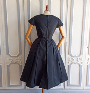 1950s - Exquisite Elegant Black Satin Dress - W25/26 (64/66cm)