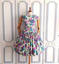 Load image into Gallery viewer, 1950s 1960s - Stunning Roses Print Dress - W30 (76cm)
