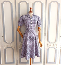 Charger l&#39;image dans la galerie, 1940s - Adorable Purple Lilac Puff Shoulders Dress - W33 (84cm)
