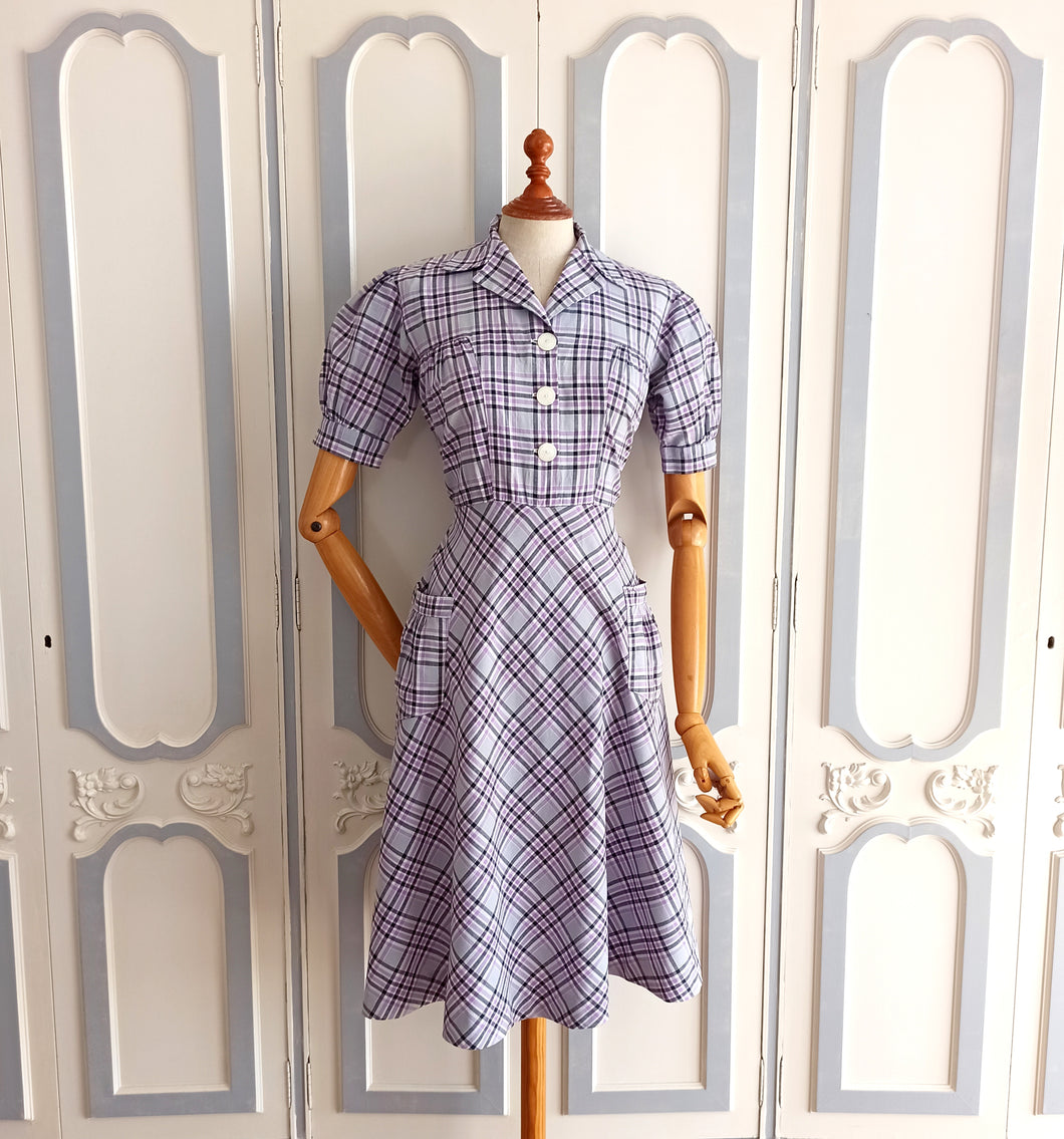 1940s - Adorable Purple Lilac Puff Shoulders Dress - W33 (84cm)