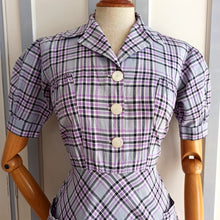 Load image into Gallery viewer, 1940s - Adorable Purple Lilac Puff Shoulders Dress - W33 (84cm)
