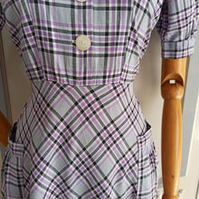 Load image into Gallery viewer, 1940s - Adorable Purple Lilac Puff Shoulders Dress - W33 (84cm)
